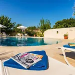 Xenos 2 With 5 Bedrooms Private Swimming Pool, Near The Sea