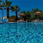 Villa Xenos 2 With 5 Bedrooms Private Swimming Pool, Near The Sea