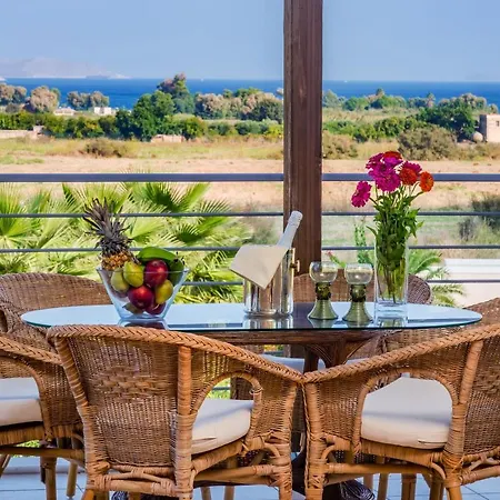 Xenos 2 With 5 Bedrooms Private Swimming Pool, Near The Sea Vilă Tigaki
