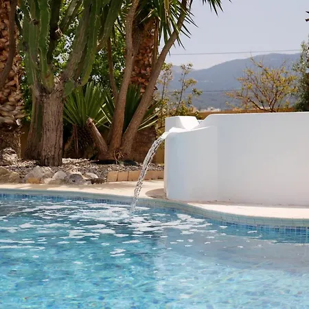 Xenos 2 With 5 Bedrooms Private Swimming Pool, Near The Sea Tigaki