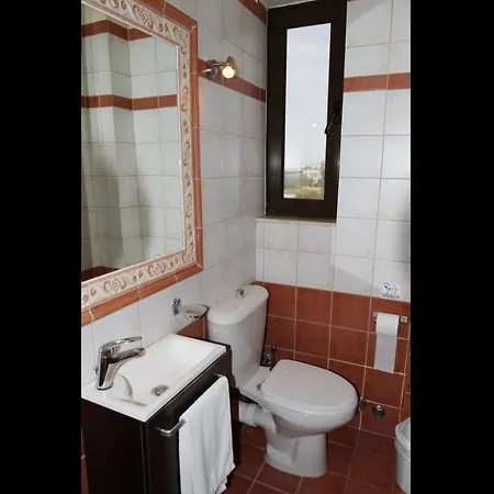 Xenos 2 With 5 Bedrooms Private Swimming Pool, Near The Sea Willa Tigaki