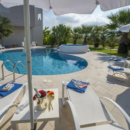 Willa Xenos 2 With 5 Bedrooms Private Swimming Pool, Near The Sea Tigaki