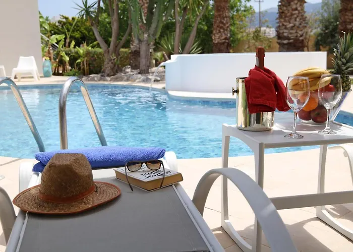 Xenos 2 With 5 Bedrooms Private Swimming Pool, Near The Sea * Tigaki