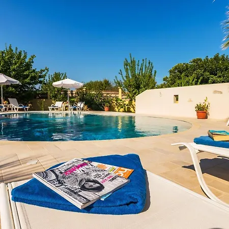 Luxury Xenos 2 With 4 Bedrooms , Private Swimming Pool, Near The Sea