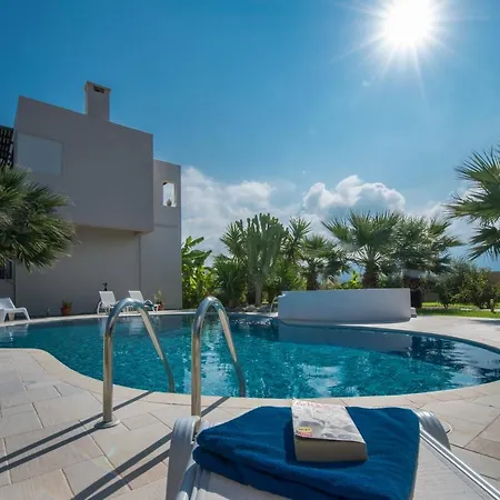 Xenos 2 With 5 Bedrooms Private Swimming Pool, Near The Sea