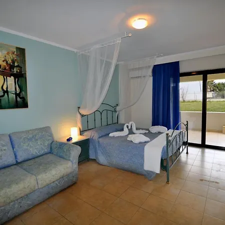 Xenos 2 With 5 Bedrooms Private Swimming Pool, Near The Sea Villa Tigaki
