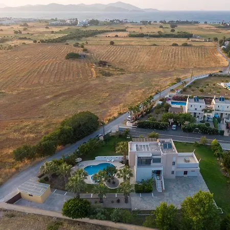 Luxury Xenos 2 With 4 Bedrooms , Private Swimming Pool, Near The Sea *