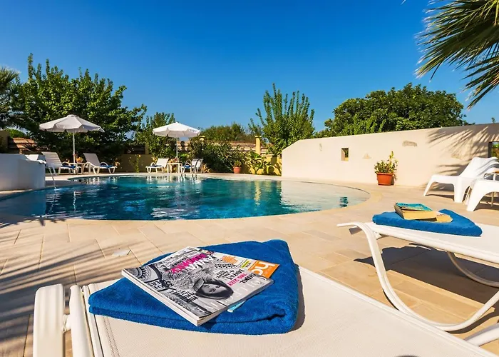 Xenos 2 With 5 Bedrooms Private Swimming Pool, Near The Sea