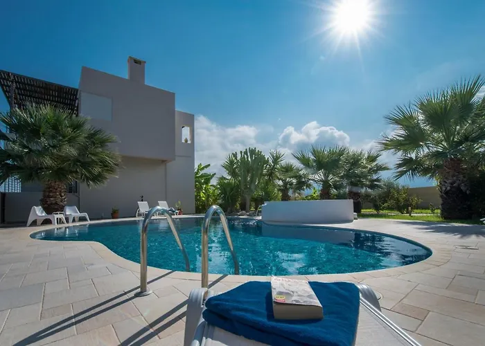 Xenos 2 With 5 Bedrooms Private Swimming Pool, Near The Sea