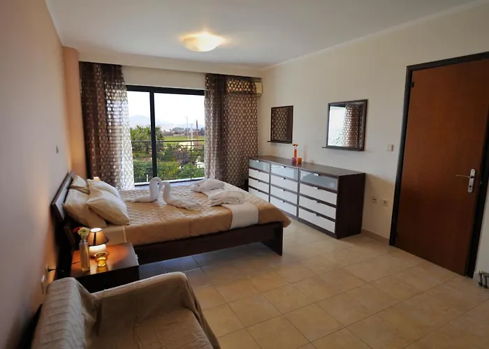 Xenos 2 With 5 Bedrooms Private Swimming Pool, Near The Sea * Тигаки