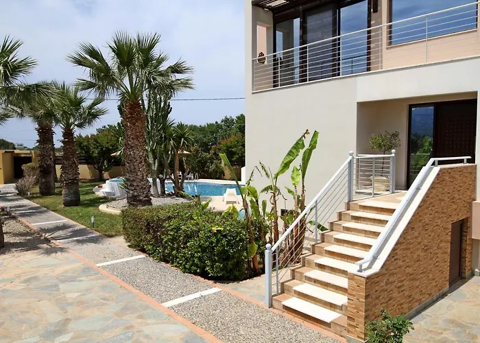 Xenos 2 With 5 Bedrooms Private Swimming Pool, Near The Sea