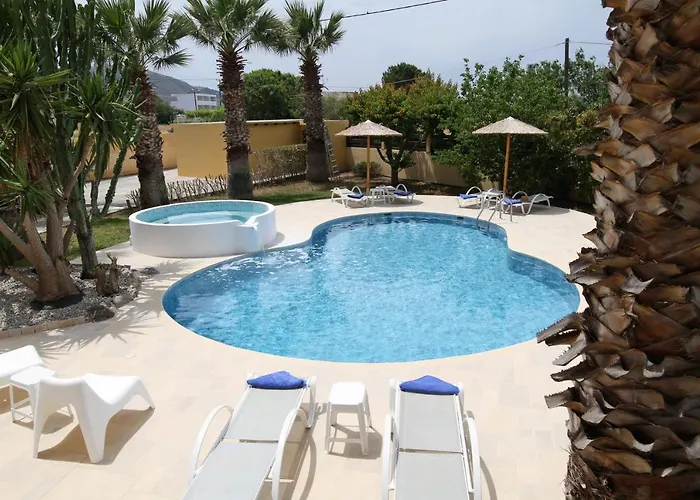 Xenos 2 With 5 Bedrooms Private Swimming Pool, Near The Sea *