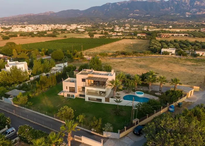 Xenos 2 With 5 Bedrooms Private Swimming Pool, Near The Sea *