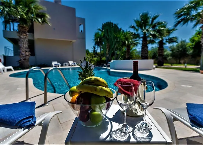 Xenos 2 With 5 Bedrooms Private Swimming Pool, Near The Sea Тигаки