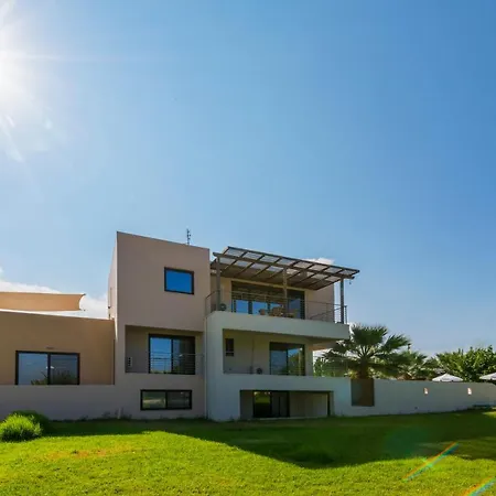 Xenos 2 With 5 Bedrooms Private Swimming Pool, Near The Sea * Tigaki