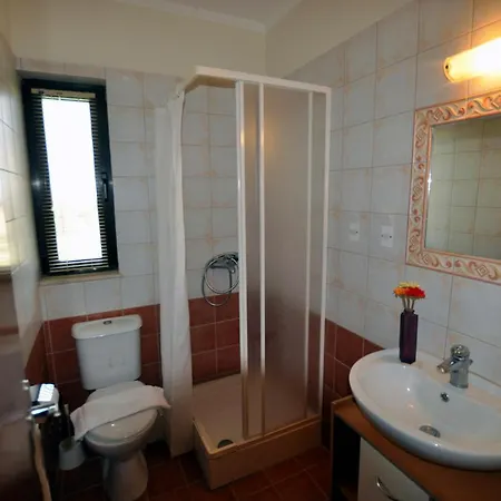 Villa Xenos 2 With 5 Bedrooms Private Swimming Pool, Near The Sea Tigaki