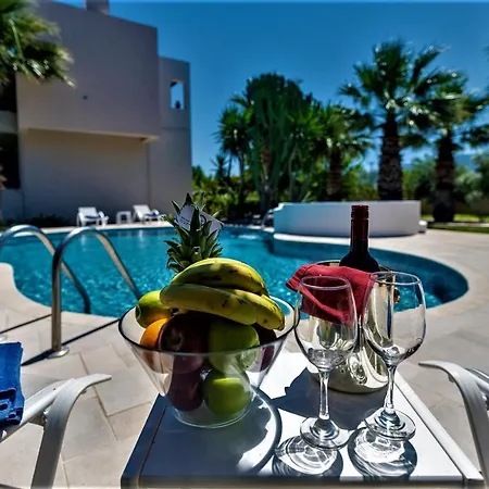Xenos 2 With 5 Bedrooms Private Swimming Pool, Near The Sea Тигаки